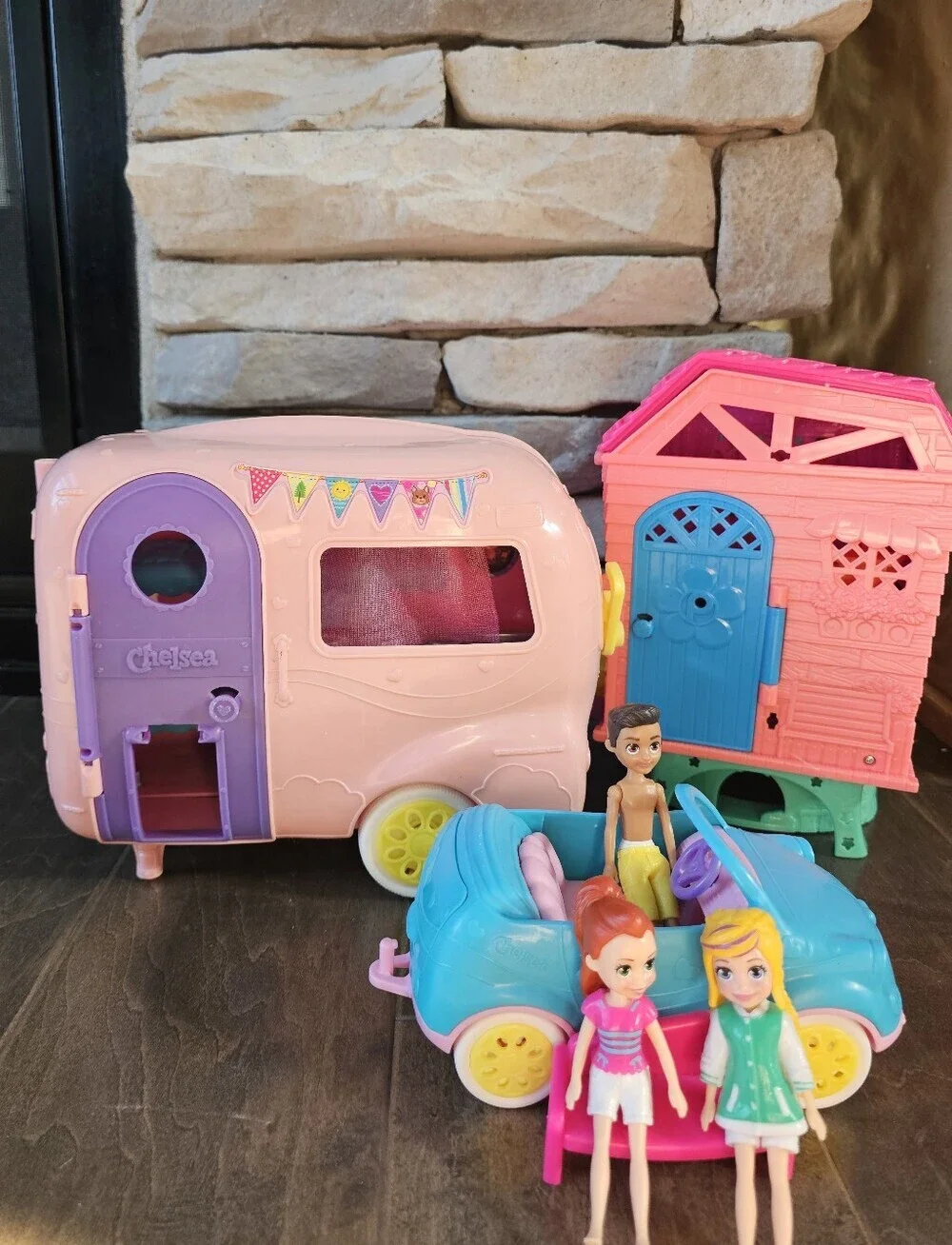 Polly Pockets 2015 - 2018 House, Camper, Car & Dolls - Mattell